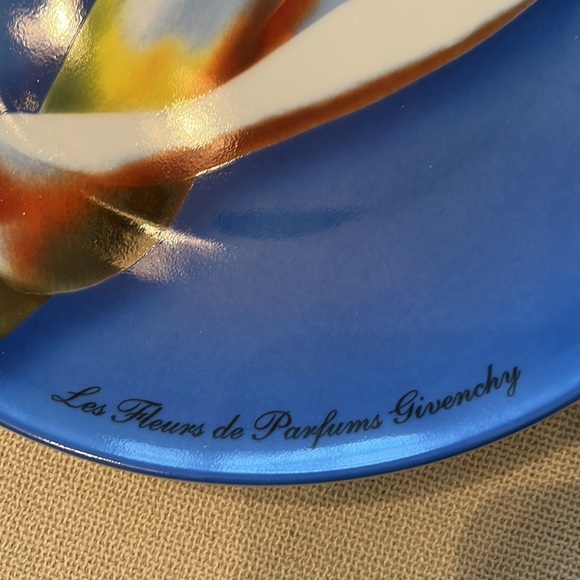 Givenchy Paris Plate Vintage 1980’s in EUC - Picture 2 of 4